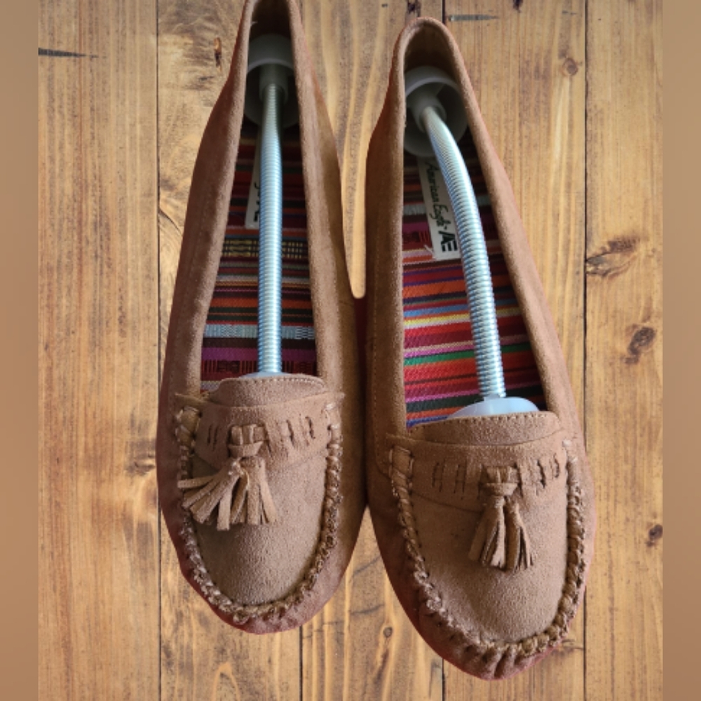 American Eagle Women's Minnetonka Slip On Loafers, Size: 10 Color: Brown - Picture 4 of 4